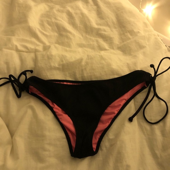 Bikini Bottoms! - Picture 2 of 3